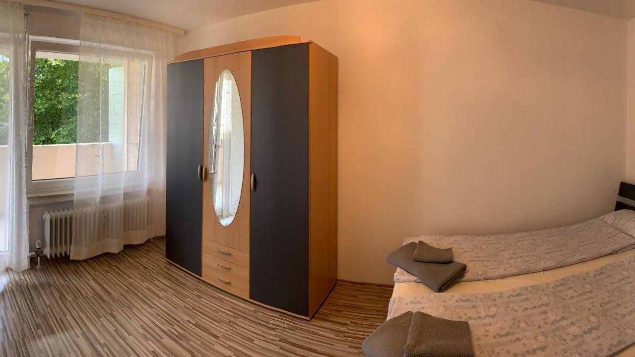 Grosse Und Helle Ferien Wohnung Mit Parkplatzen Laufenburg Exterior foto